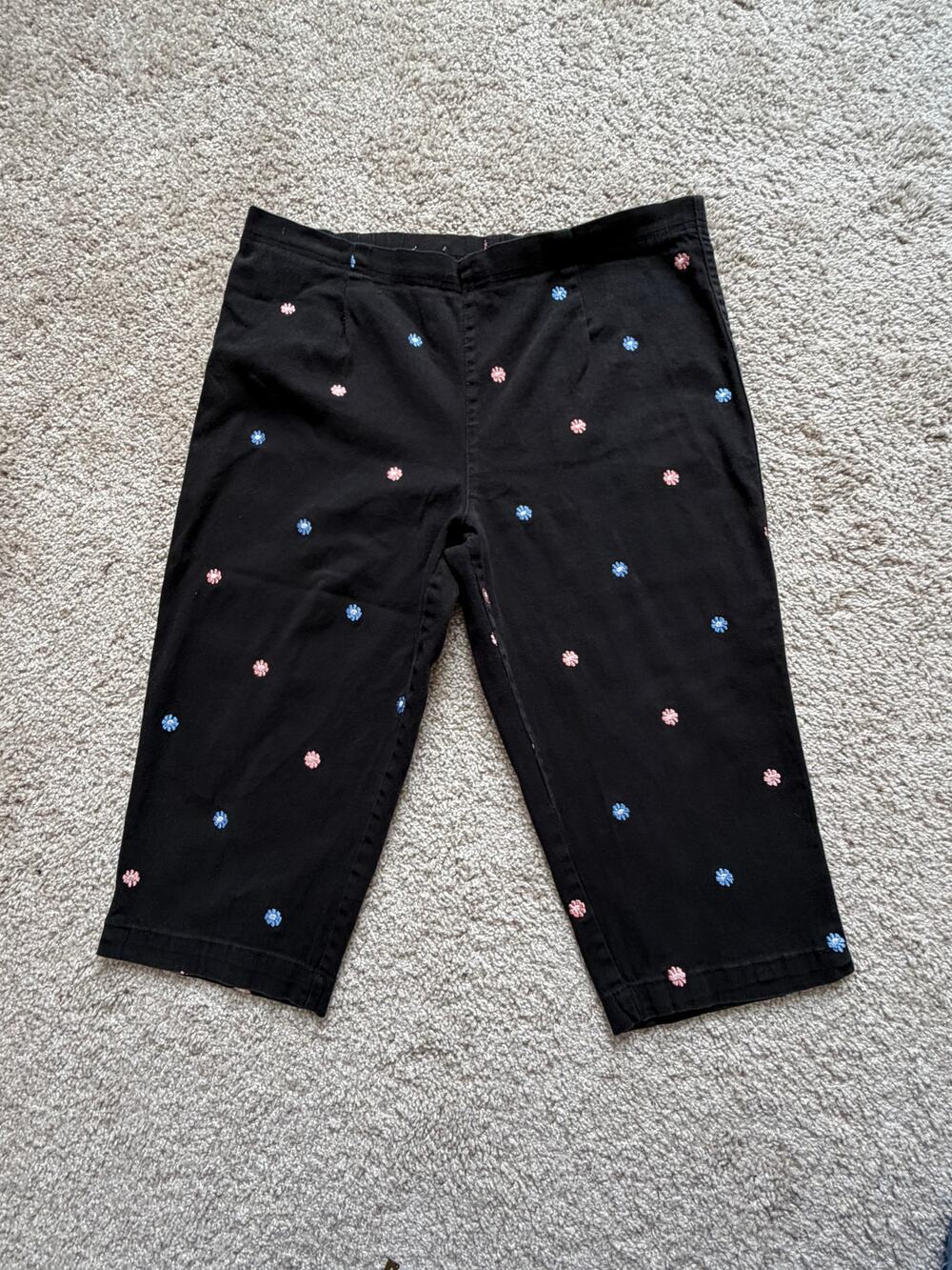 Vintage White Stag Embroidered Floral Black Cropped Capri Pants Cottagecore Y2K